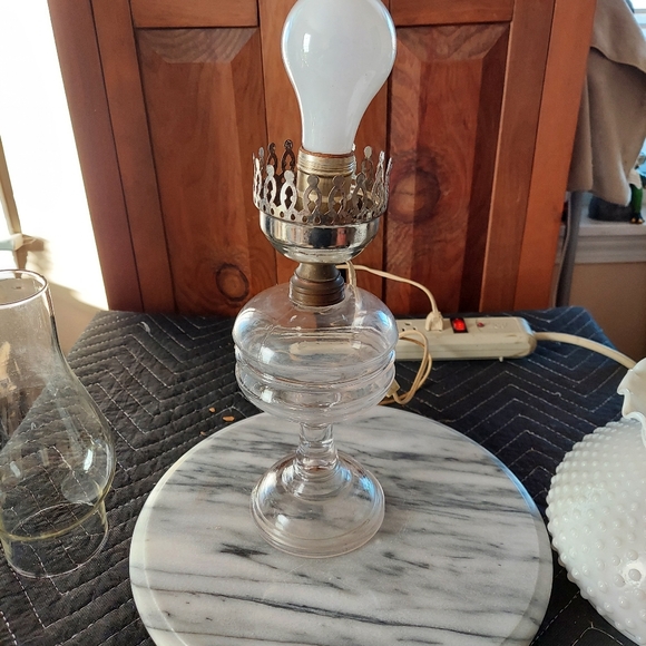 Mid century Hobnail Lamp - Picture 14 of 15